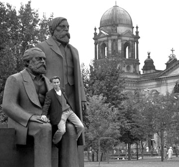 Berlin Studienfahrt 1987 - Berlin Ost, Marx Engels Denkmal